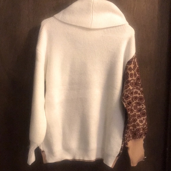- Unique Choker Style Soft Leopard/White Rib knit Vintage Button Cuffs Sweater - Picture 4 of 8